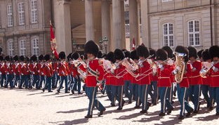 爱游戏电竞官网-历史时刻：五大联赛冠军夺冠的最难忘瞬间，五大联赛都夺冠的球员